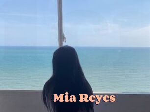 Mia_Reyes