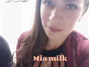 Mia_milk